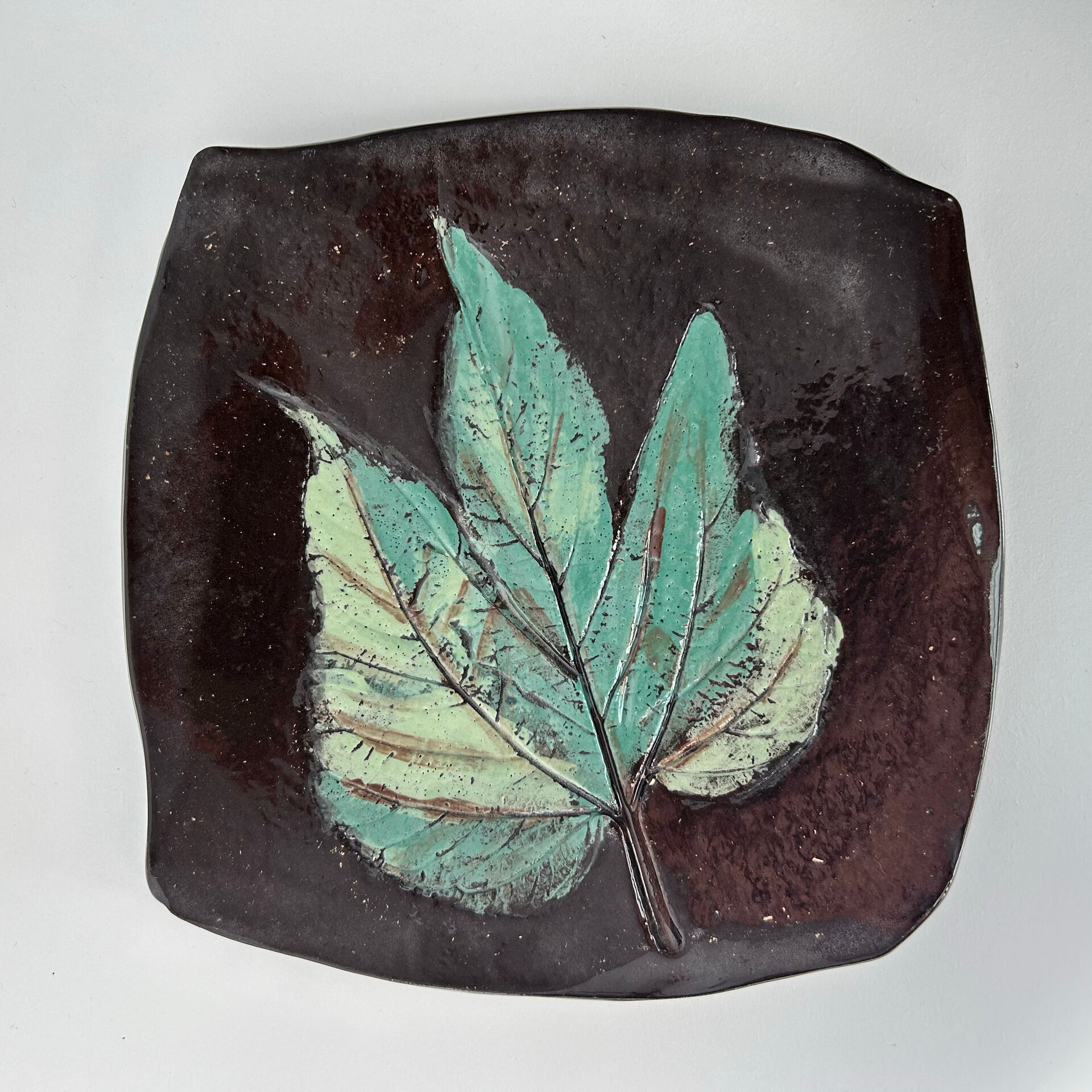Decorative plate leaf signed