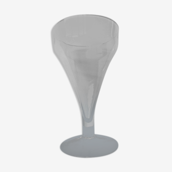 Piedouche glass vase