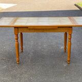 Extendable wooden kitchen table in solid wood and tiles