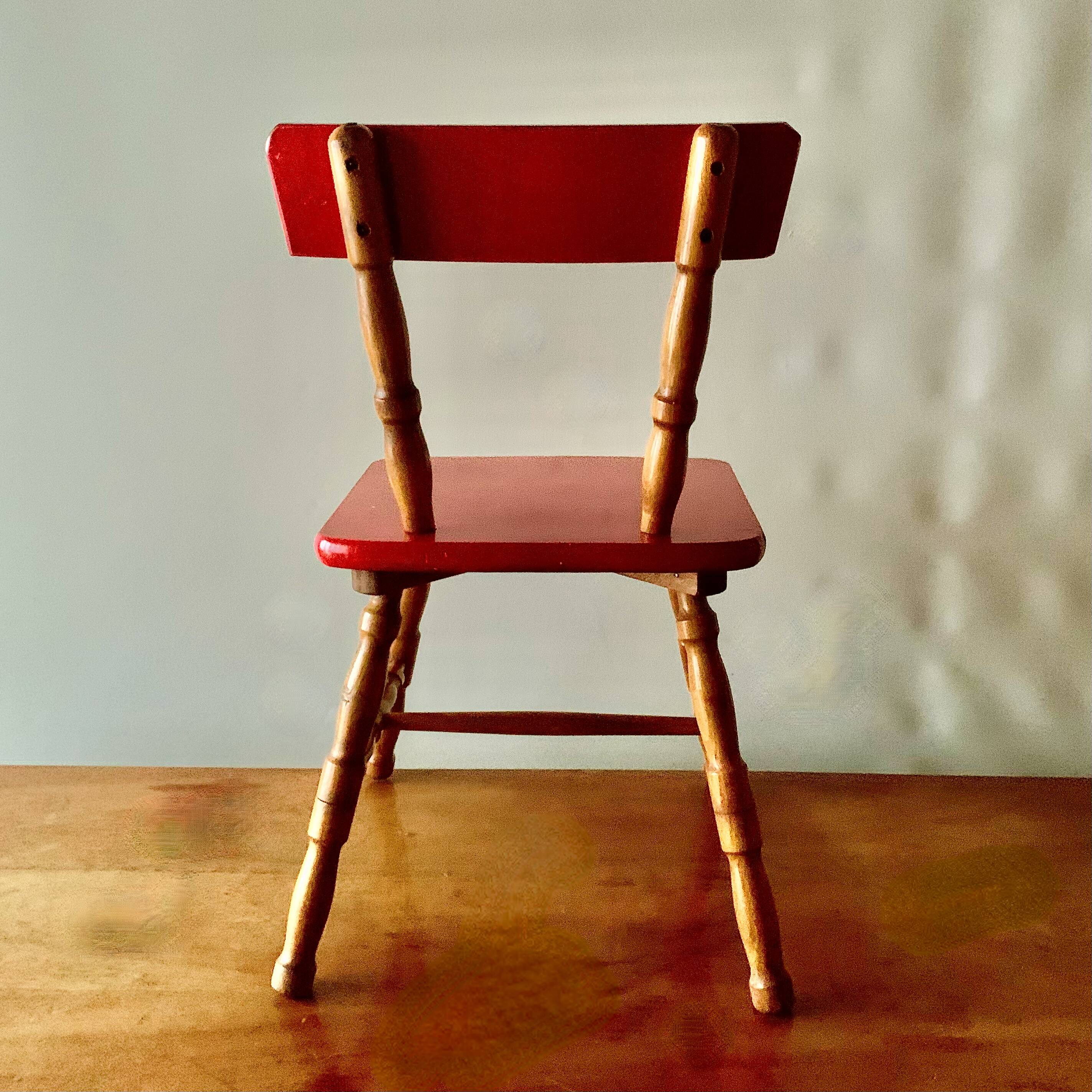 Vintage desk and chair for children in painted wood
