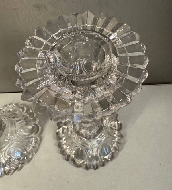 Paire de flambeaux en verre taillé – Époque Napoléon III