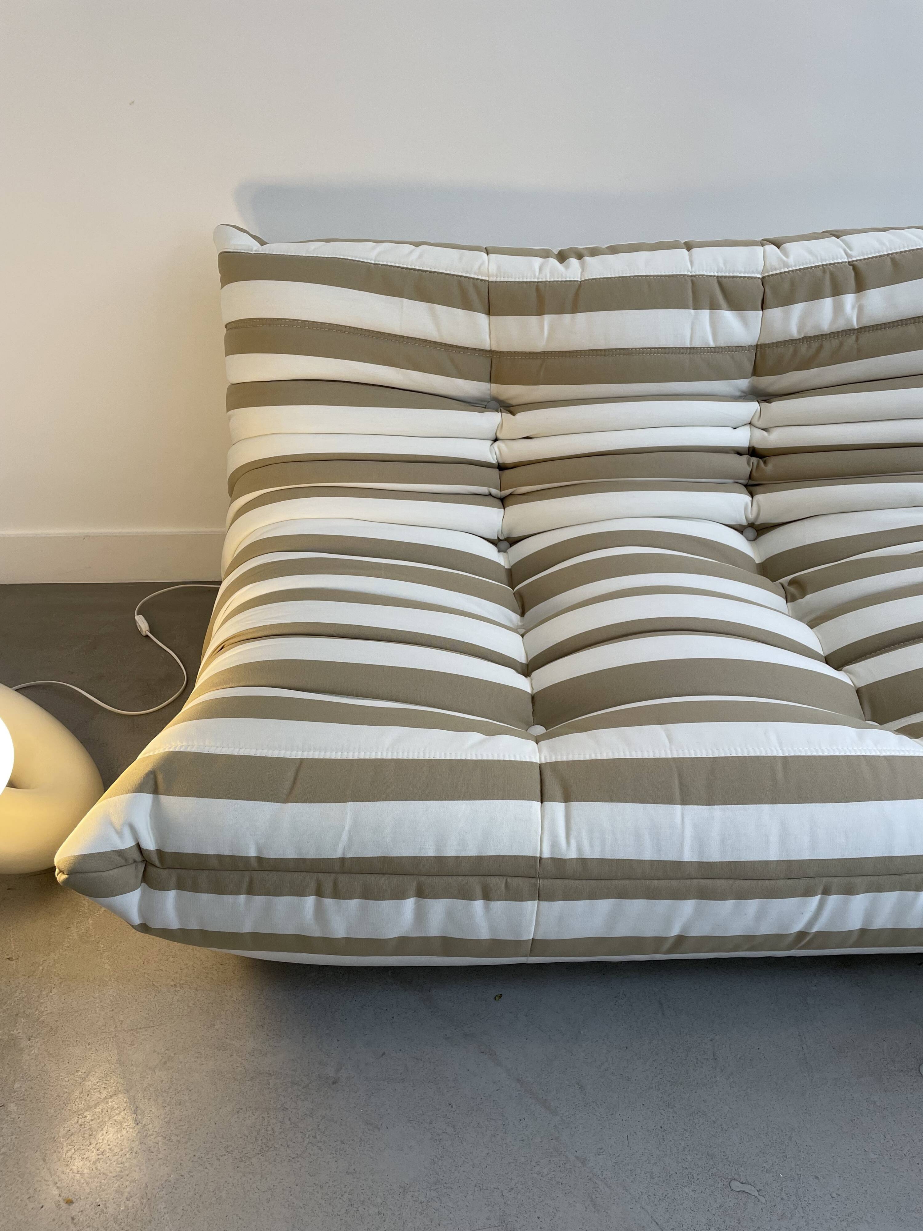 Beige striped white 2-seater Togo