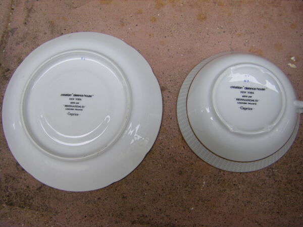 Quatre tasses à thé en porcelaine