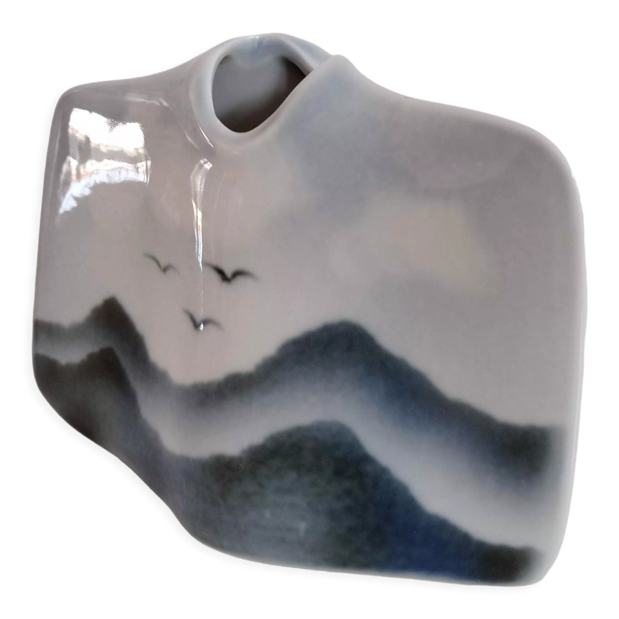 Virebent ceramic vase