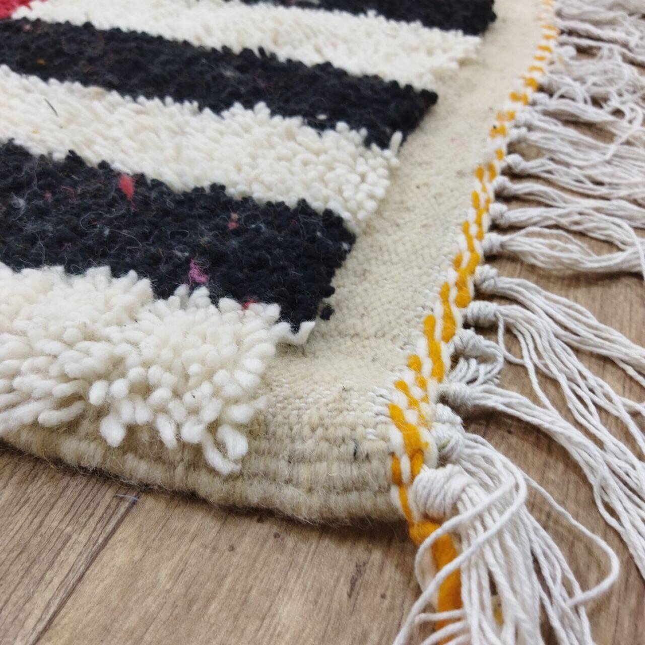 Azilal Berber rug in handmade wool 300 X 215 CM