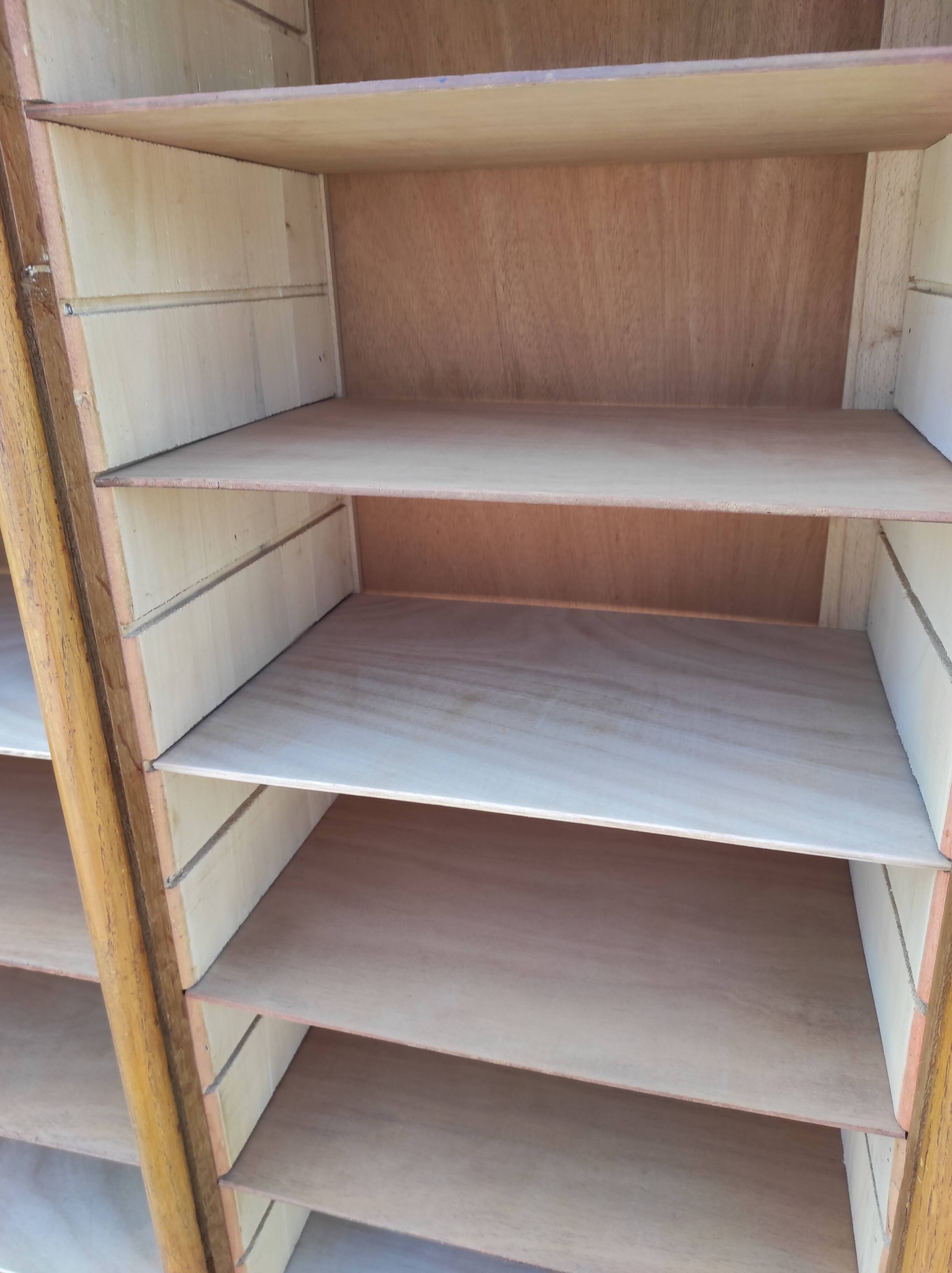 Filing cabinet 2 curtains 30 years 40