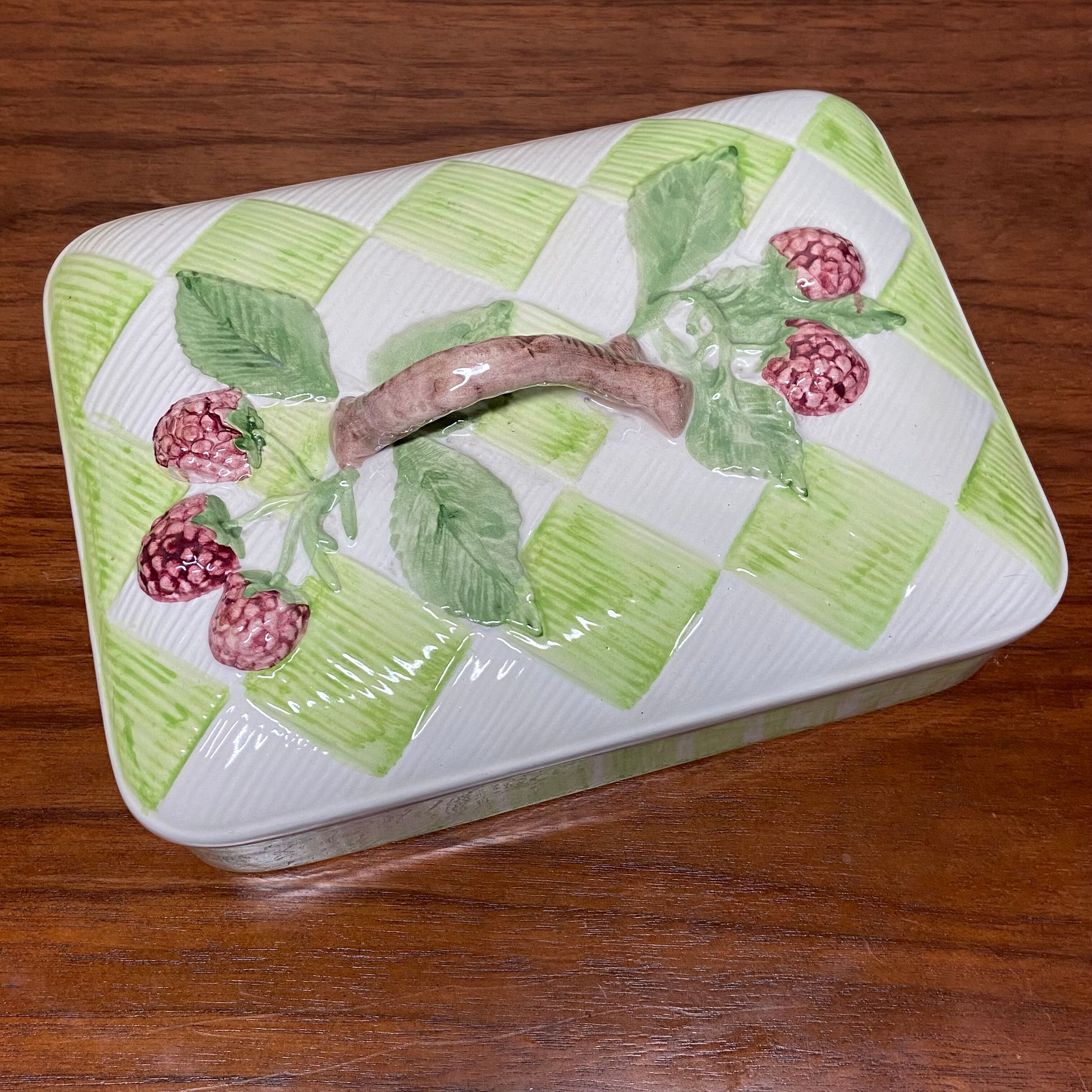 Box in slip decoration raspberries
