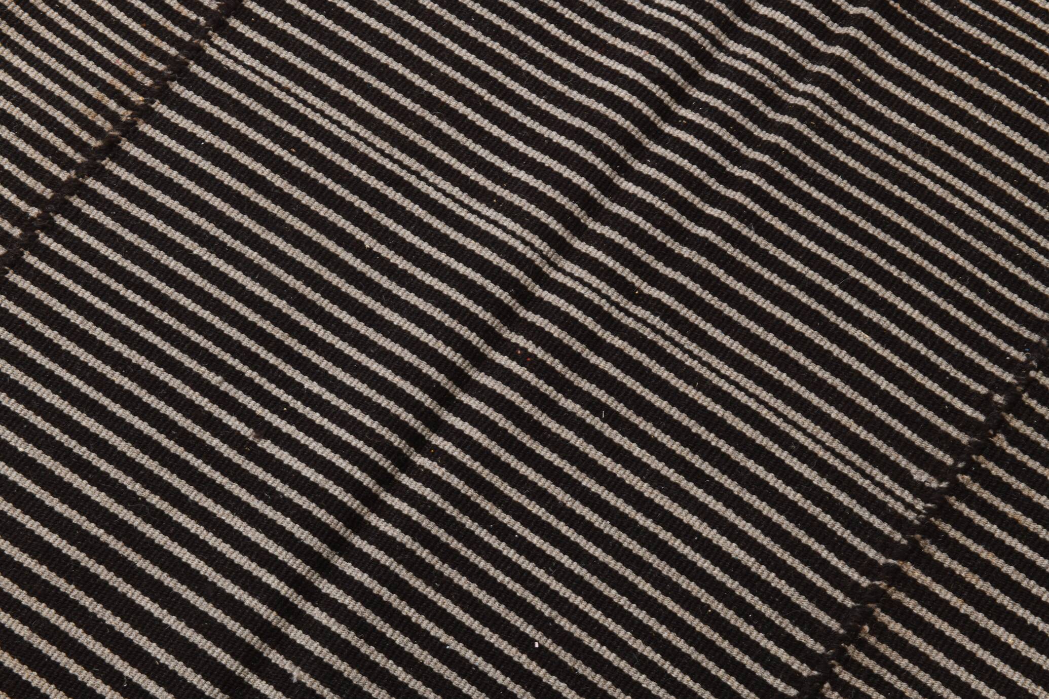 6x9 Pinstriped Black & Gray Turkish Area Rug, 183x269Cm