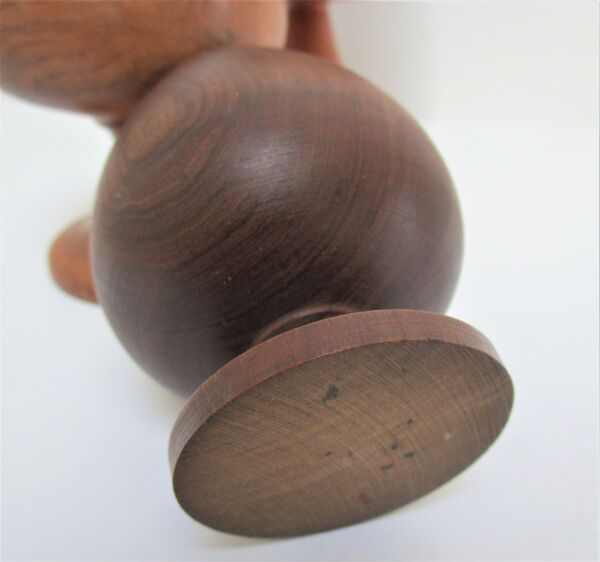 Cinq verres à pied en bois tourné vintage