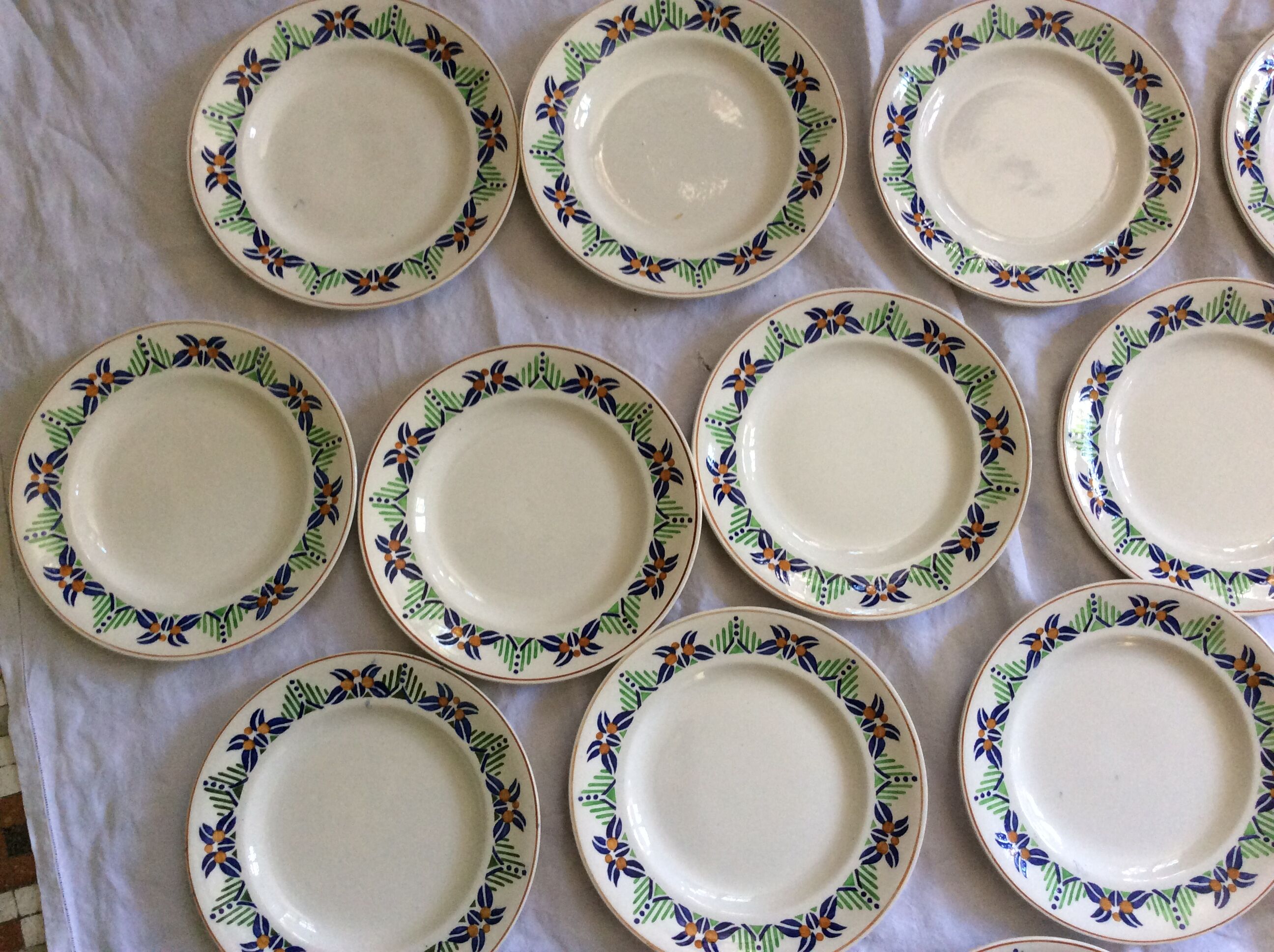 19 vintage plates