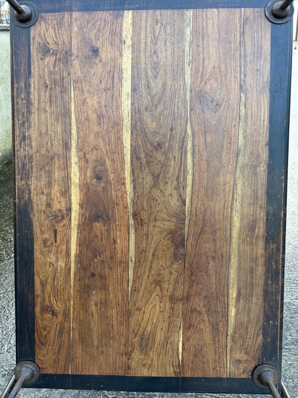 Table basse en bois et fer forgé, esprit industriel, années 80