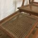 Chaise longue en bois et cannage