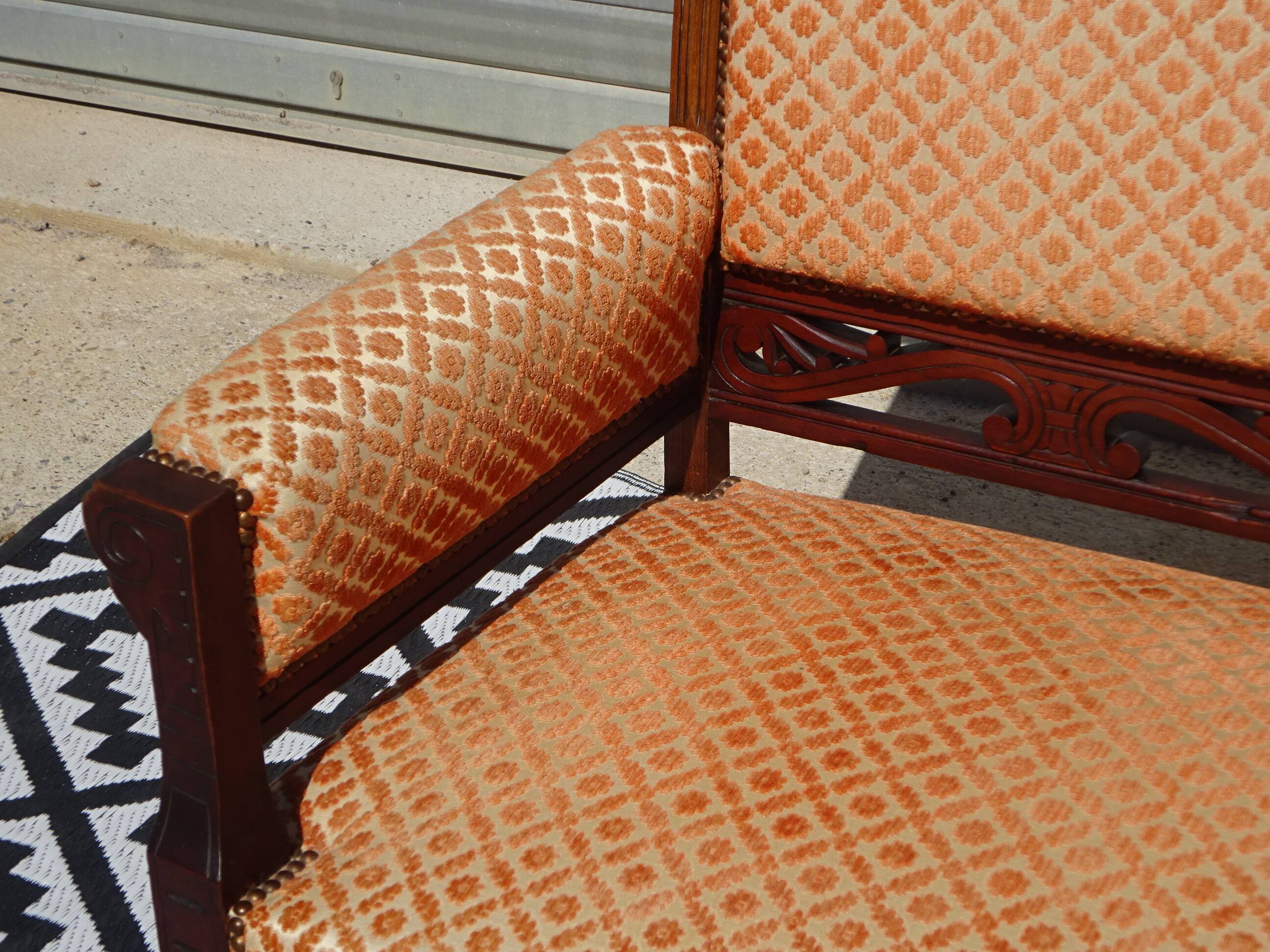 Vintage bench in wood and orange/ivory velvet.