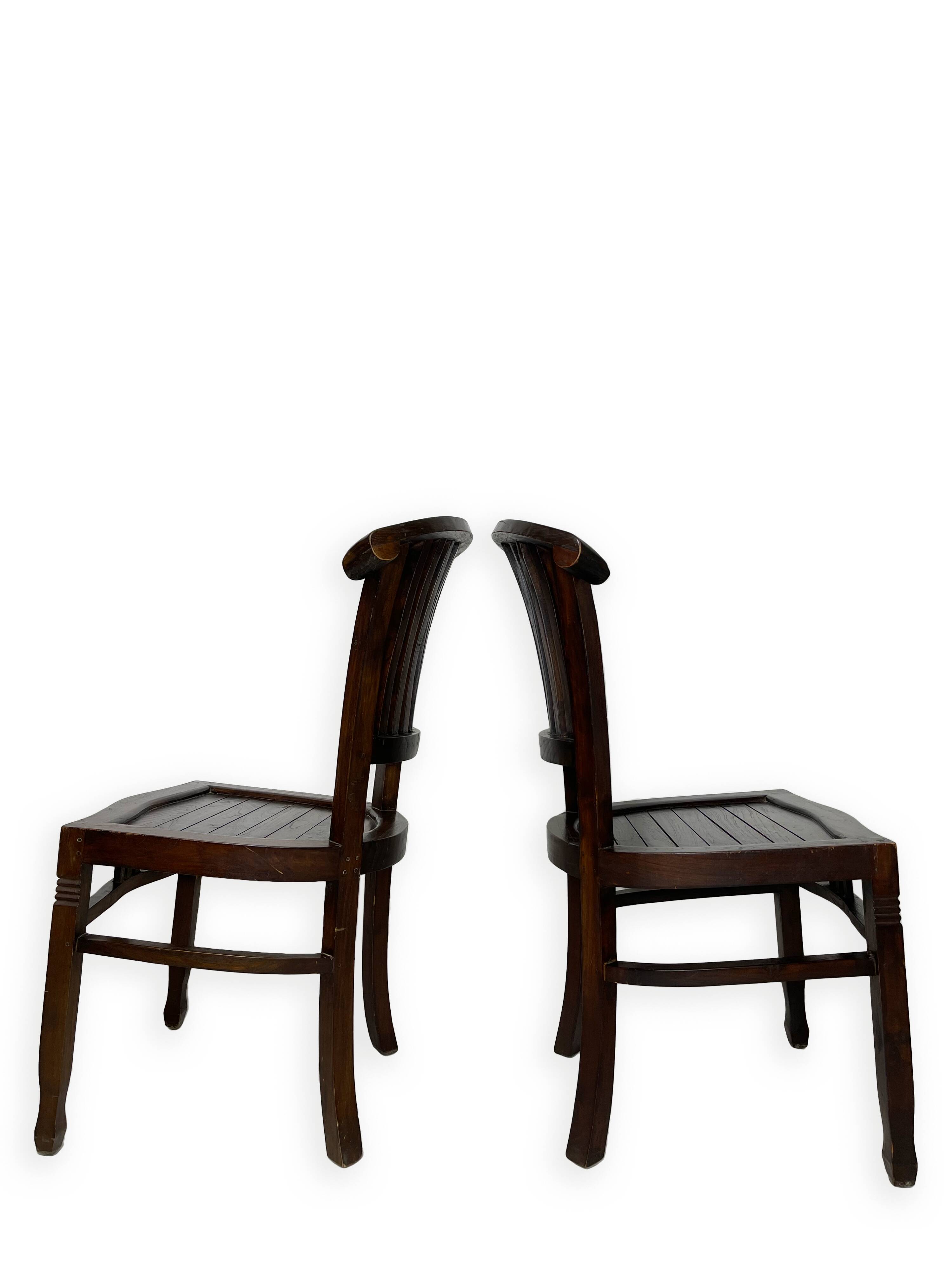 2 chaises coloniales en bois massif, années 1950