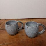 Deux mugs en grès vernissé