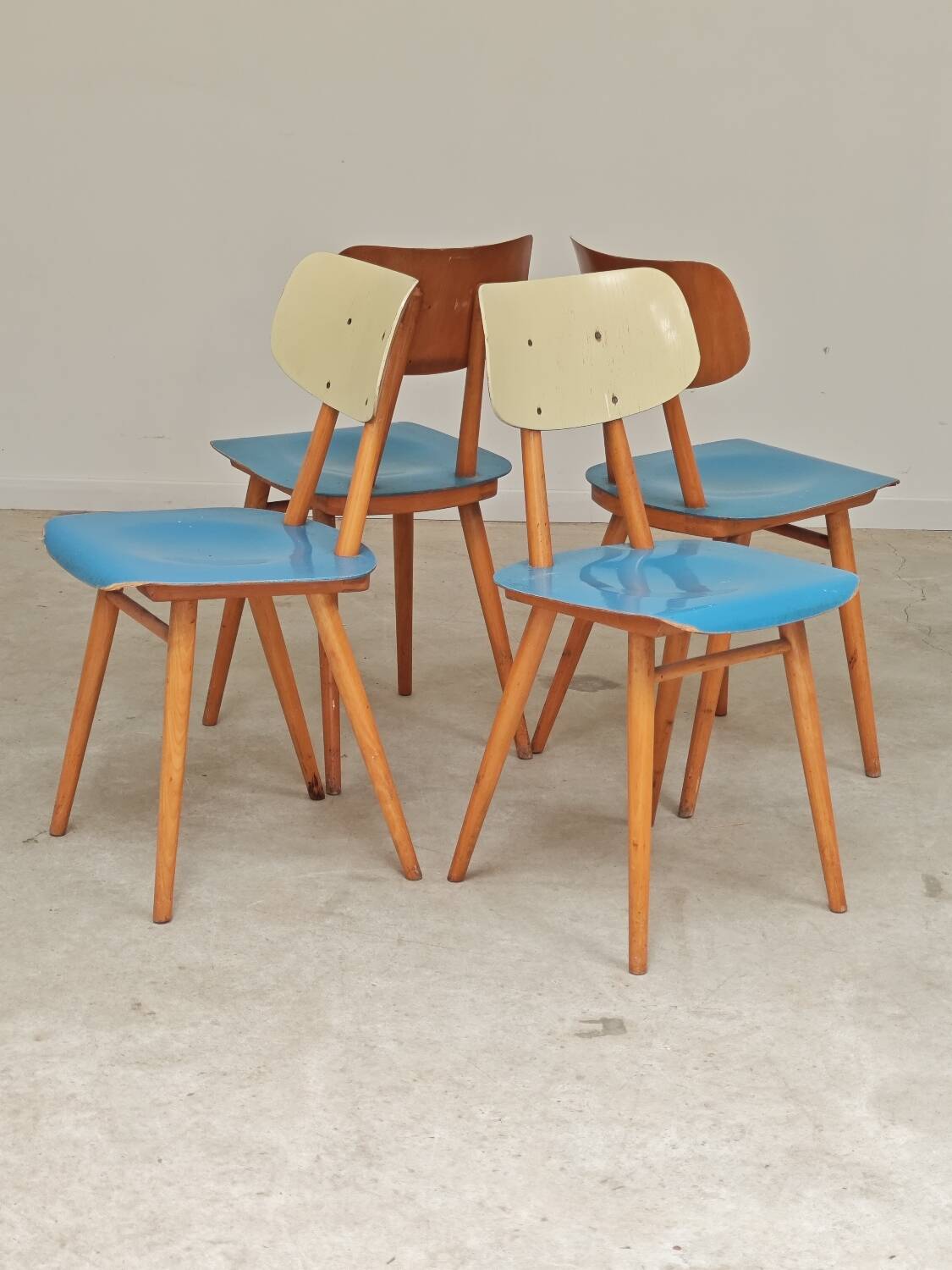 Set of 4 wooden chairs TON Bystrice Thonet blue