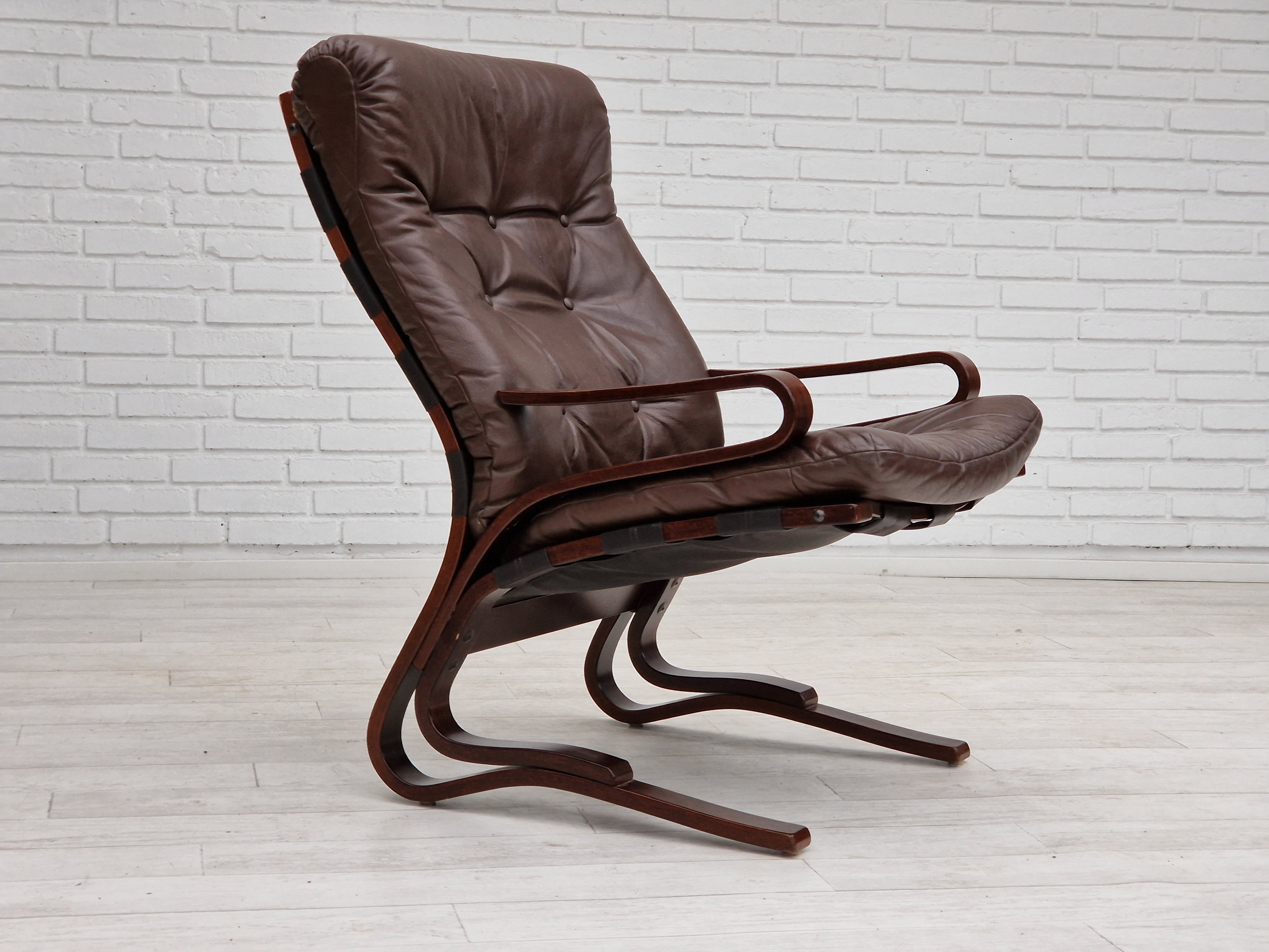 1970s, Norwegian design, Lounge chair model "Kengu" by Erde and Nordahl Solheim for Rybo Rykken