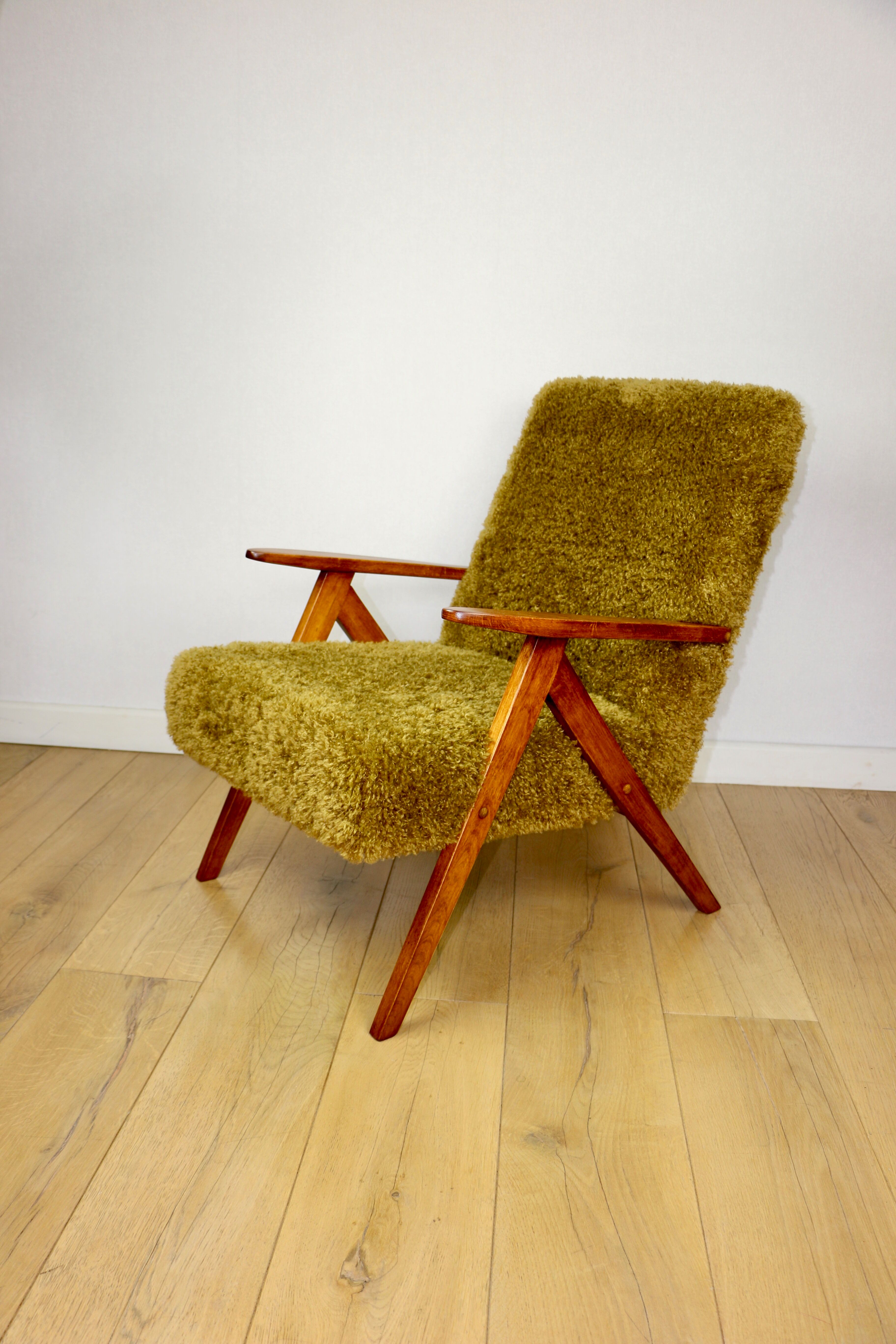 Vintage armchair B-310 VAR vintage khaki / olive long hair Rudy Lis