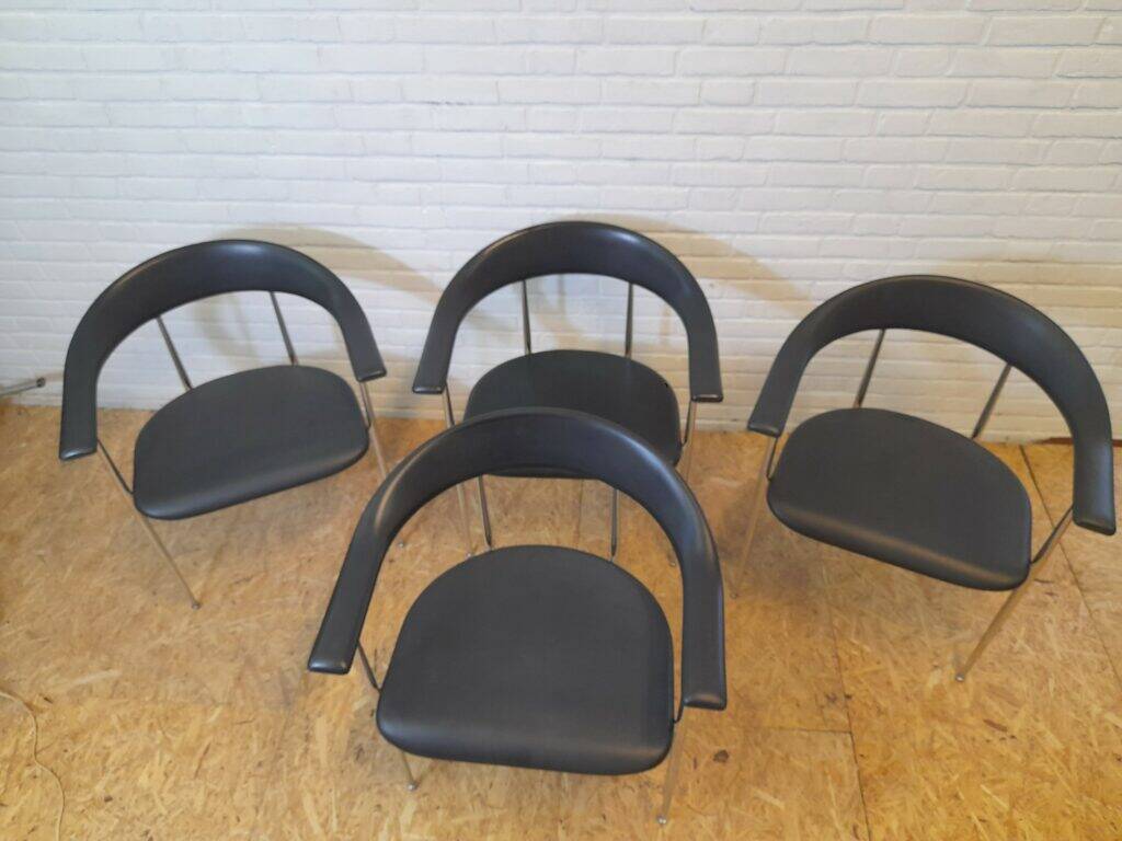 Set of 4 Fasem P40 dining chairs