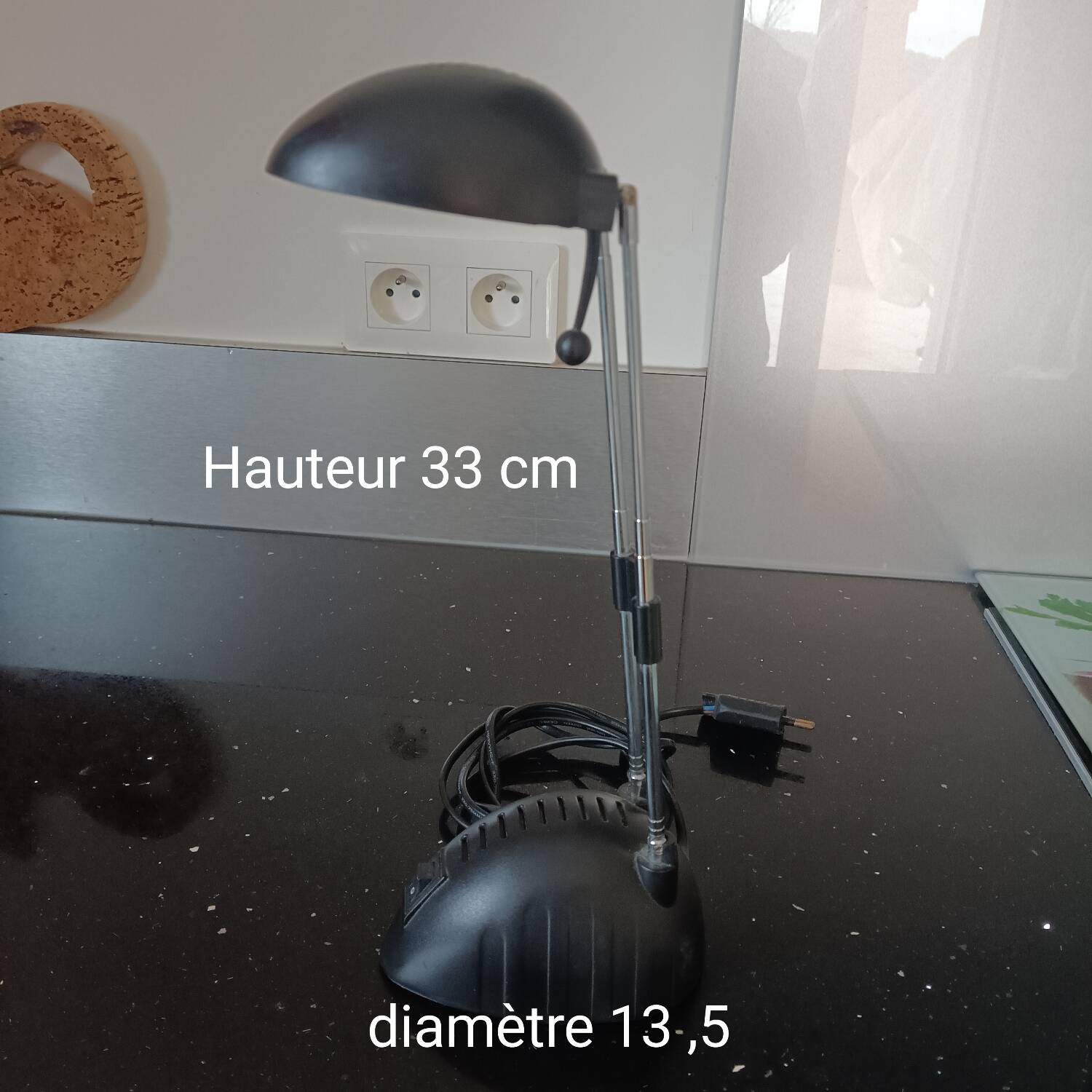 Black metal and brass table lamp