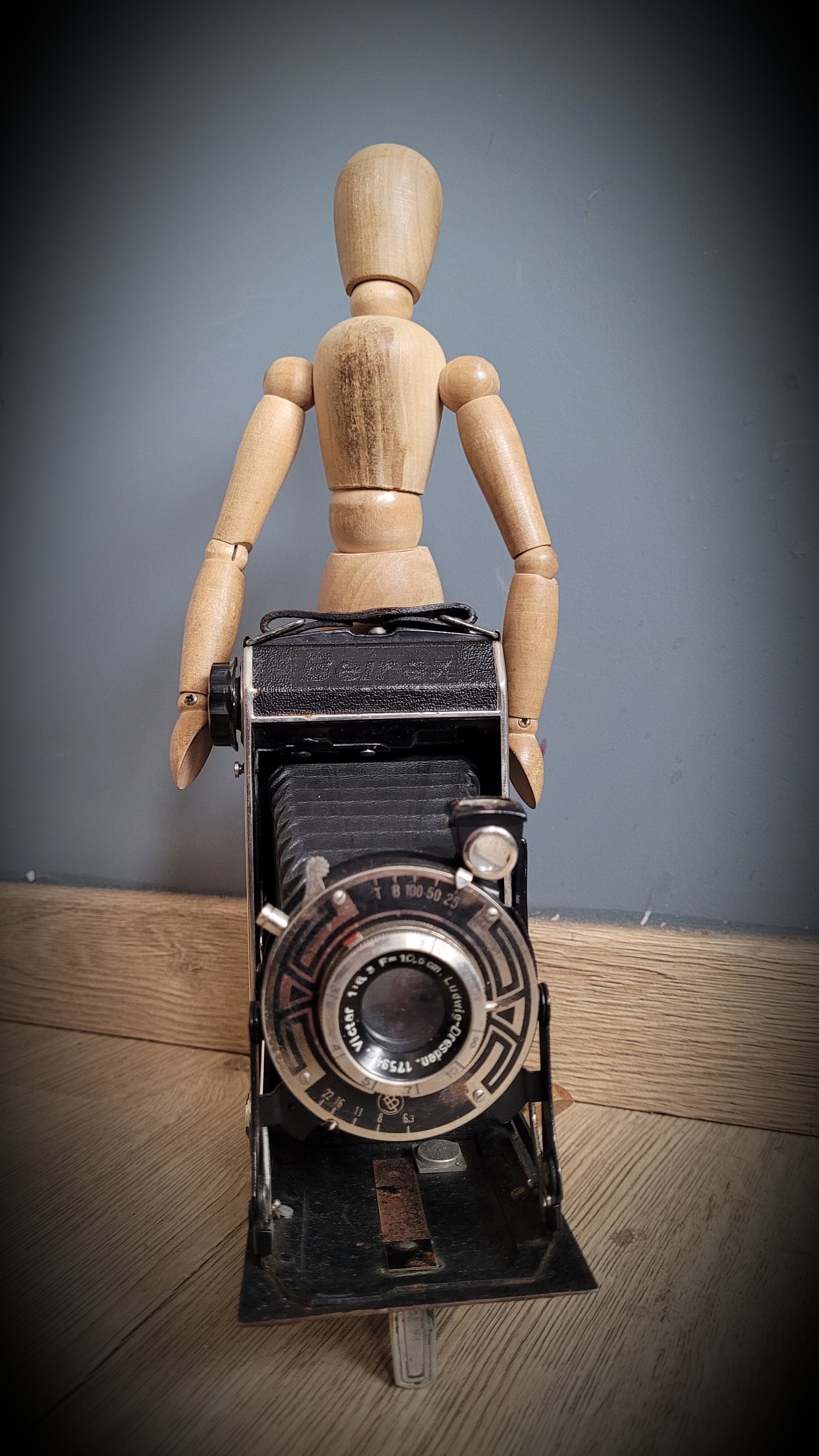 Victar bellows camera