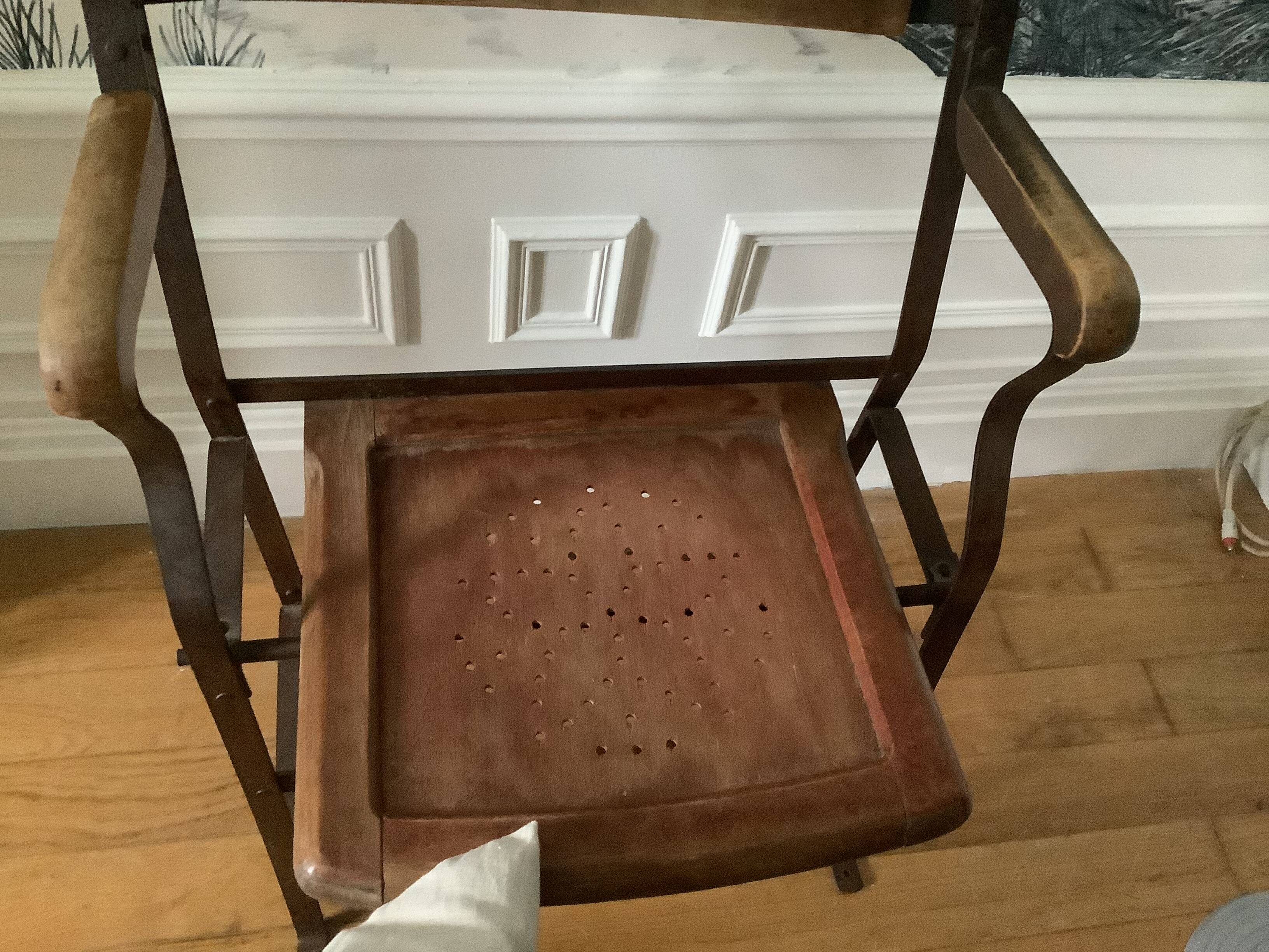 Wooden folding theater chair