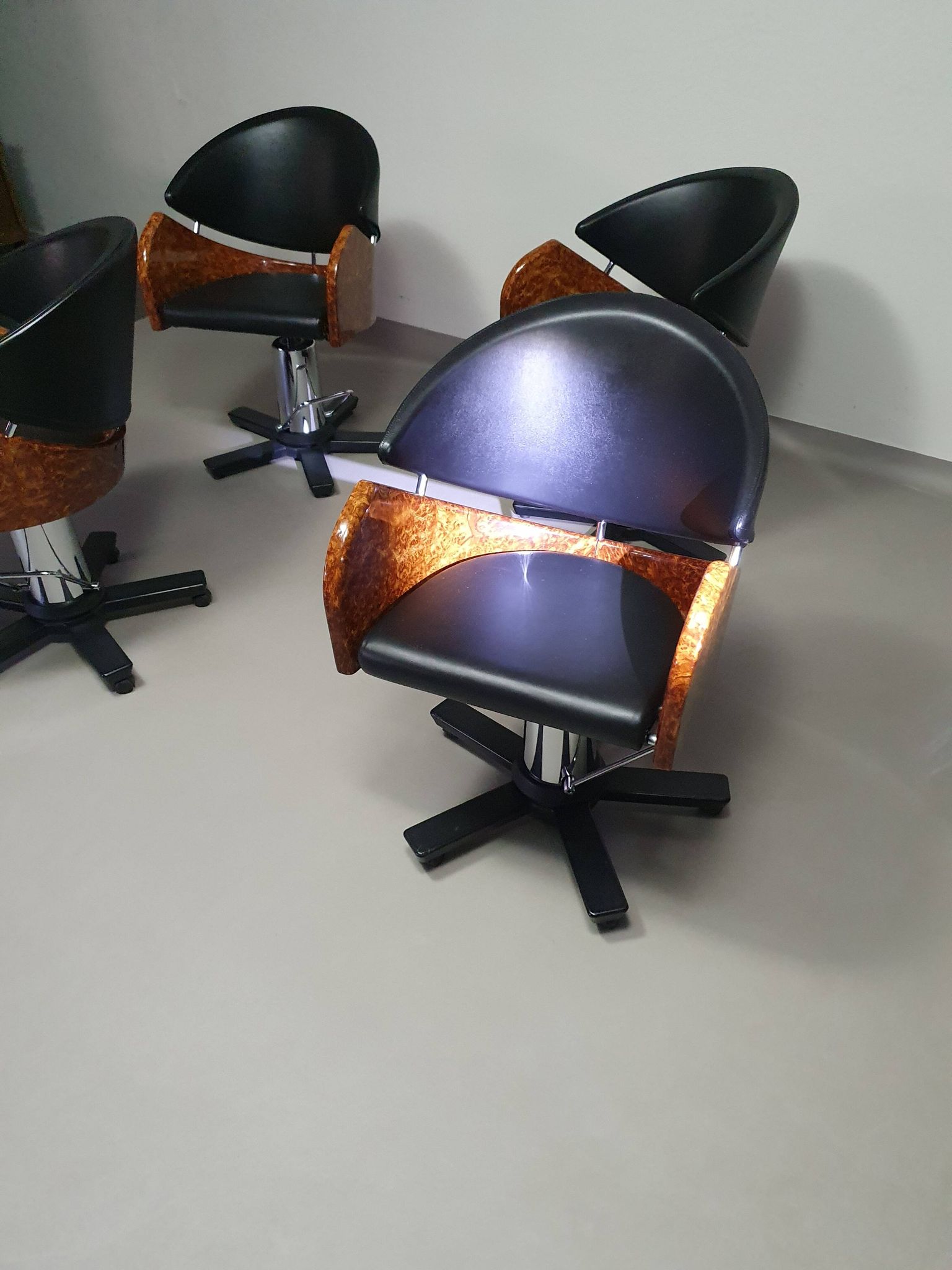 4 chaises de barbier italiennes des années 80, réglables en hauteur