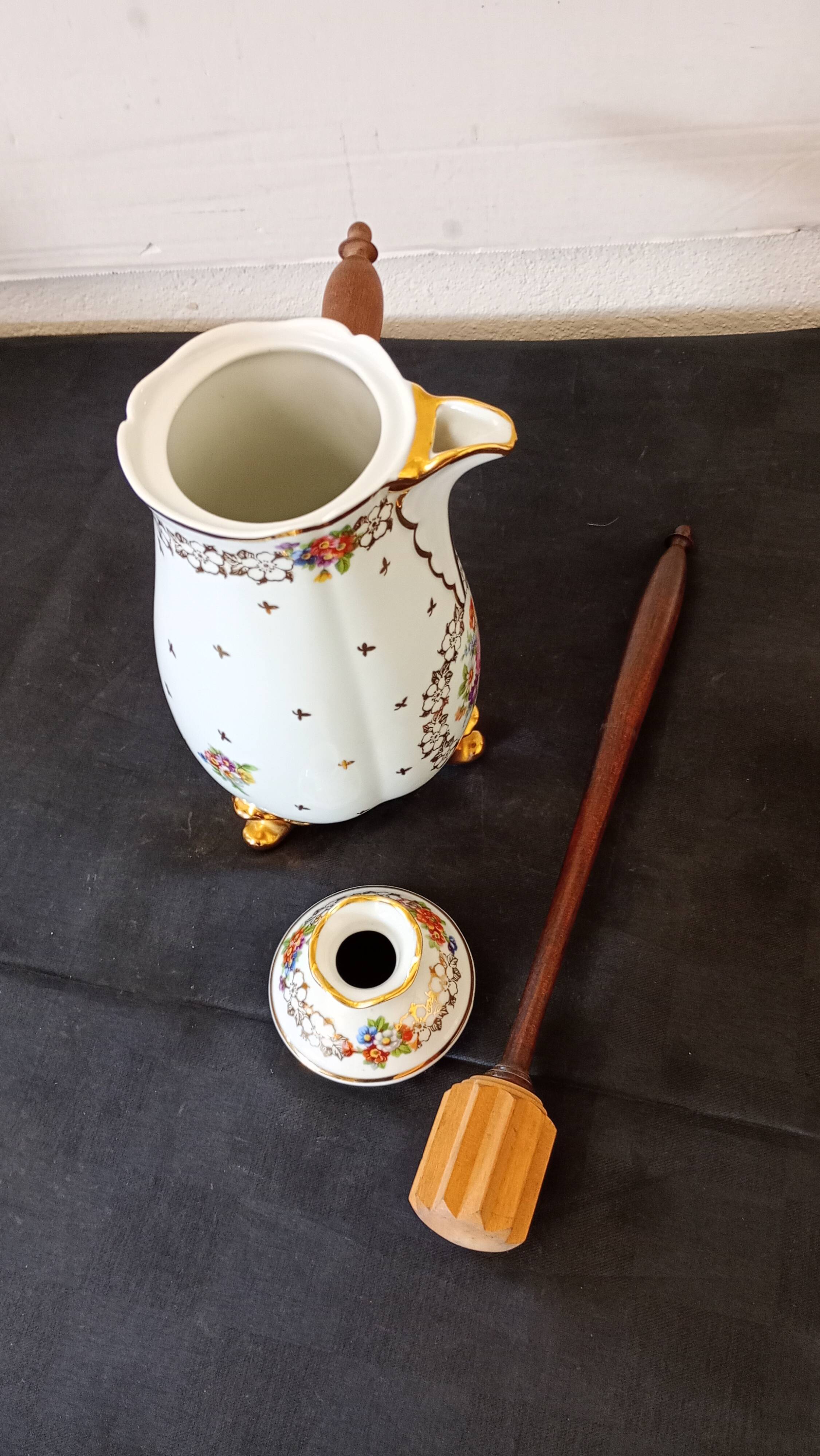 Porcelain chocolate maker