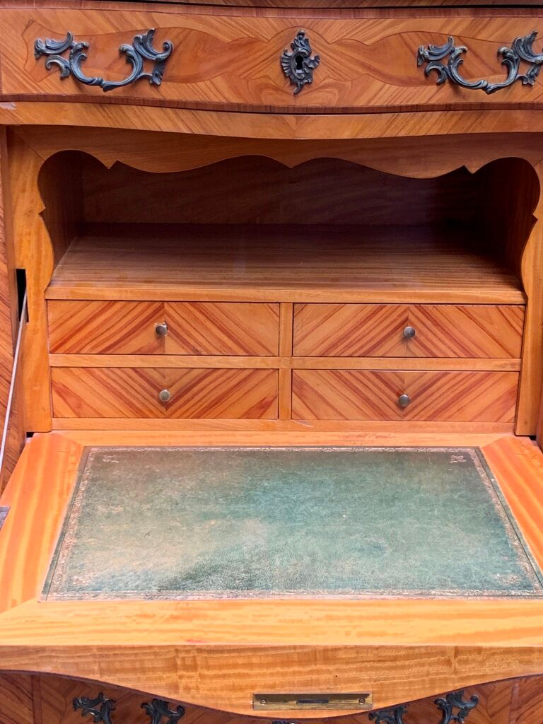 Old French secretary in bronze and wood marquetry.