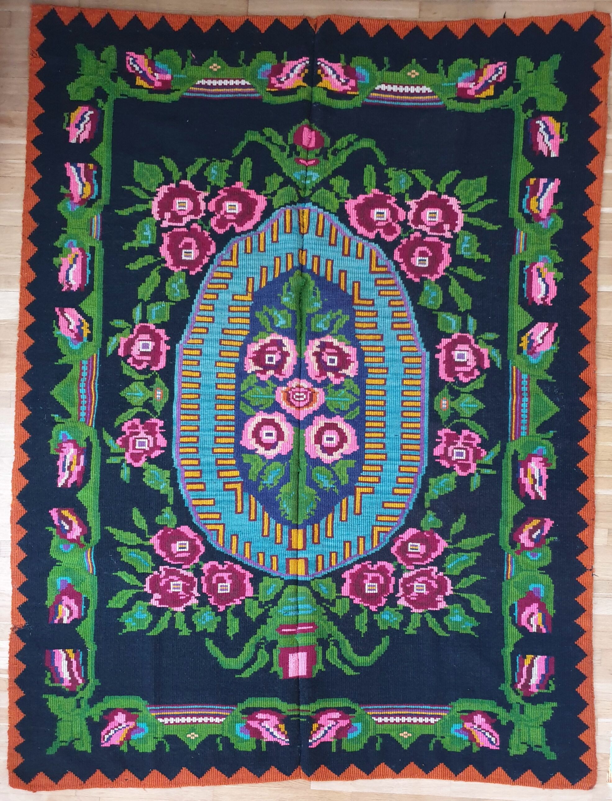 Floral handwoven green and fuchsia rug, made in wool, bohemian design 170x232cm