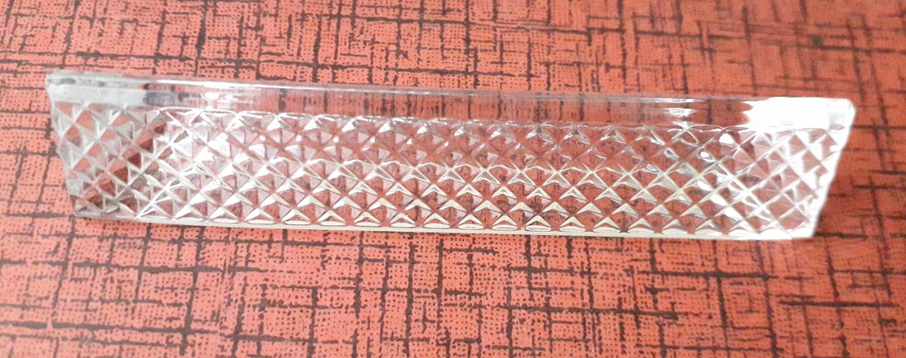 Crystal knife holder