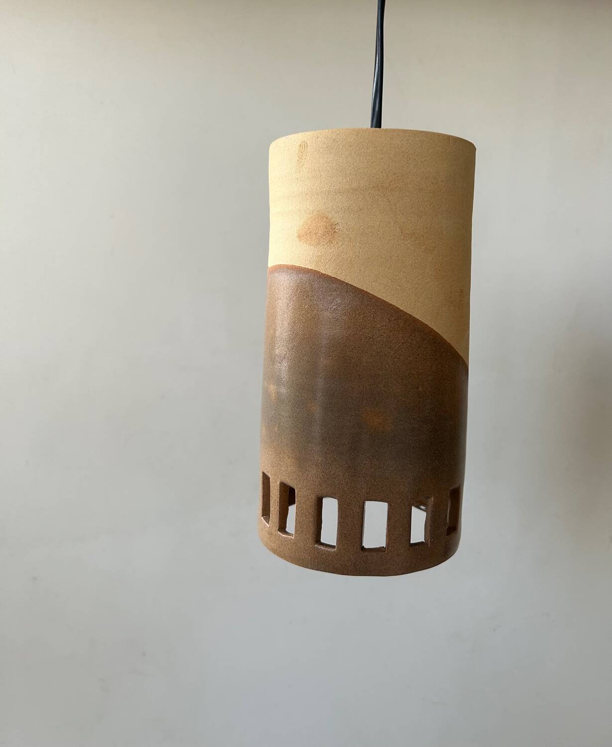 Set of 3 terracotta and enamelled suspensions, France