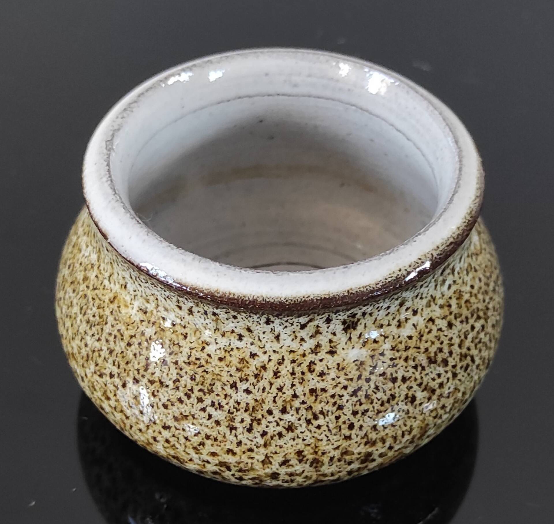 Petit pot vintage en grès émaillé scandinave