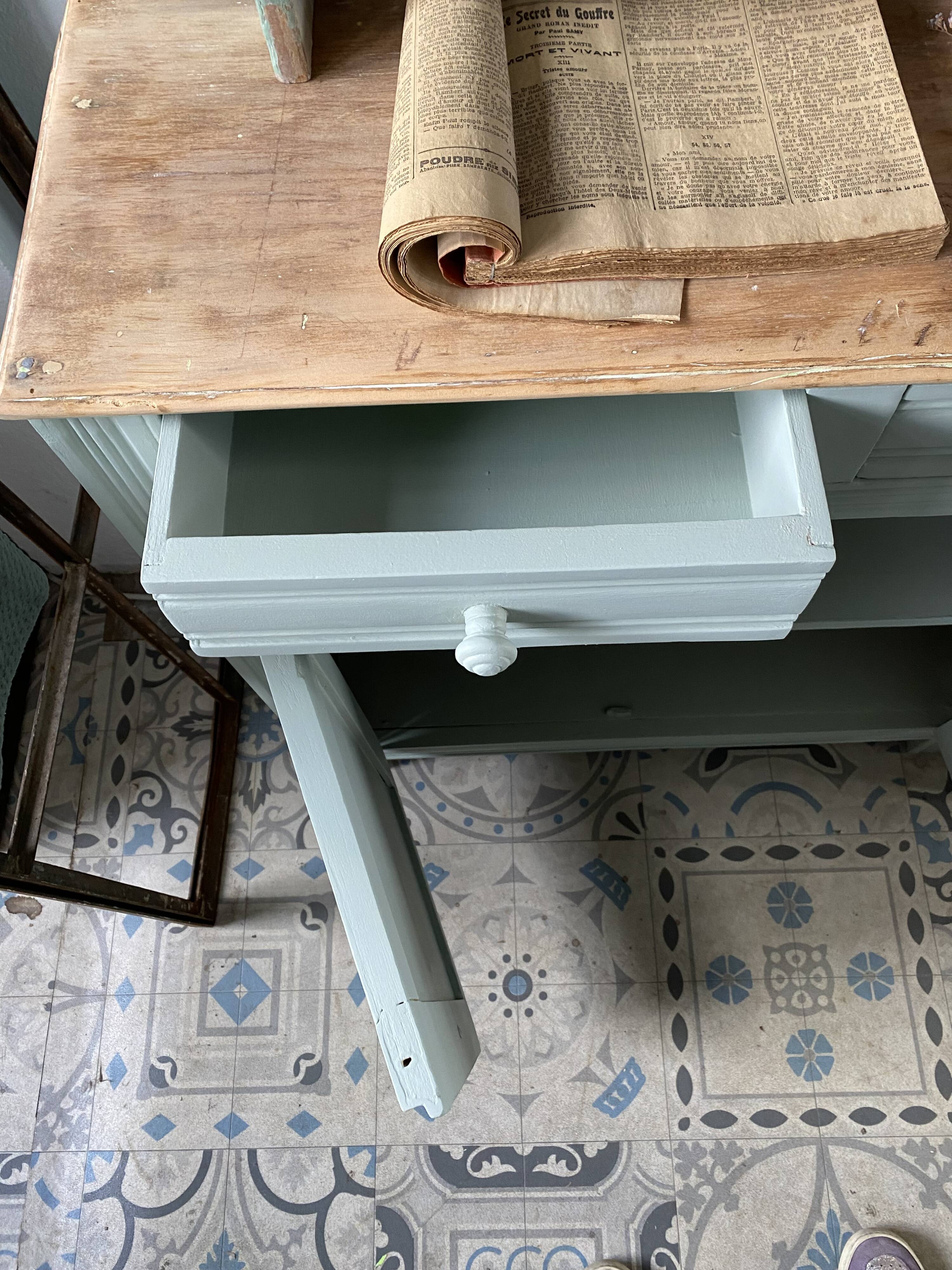 Water green Parisian buffet