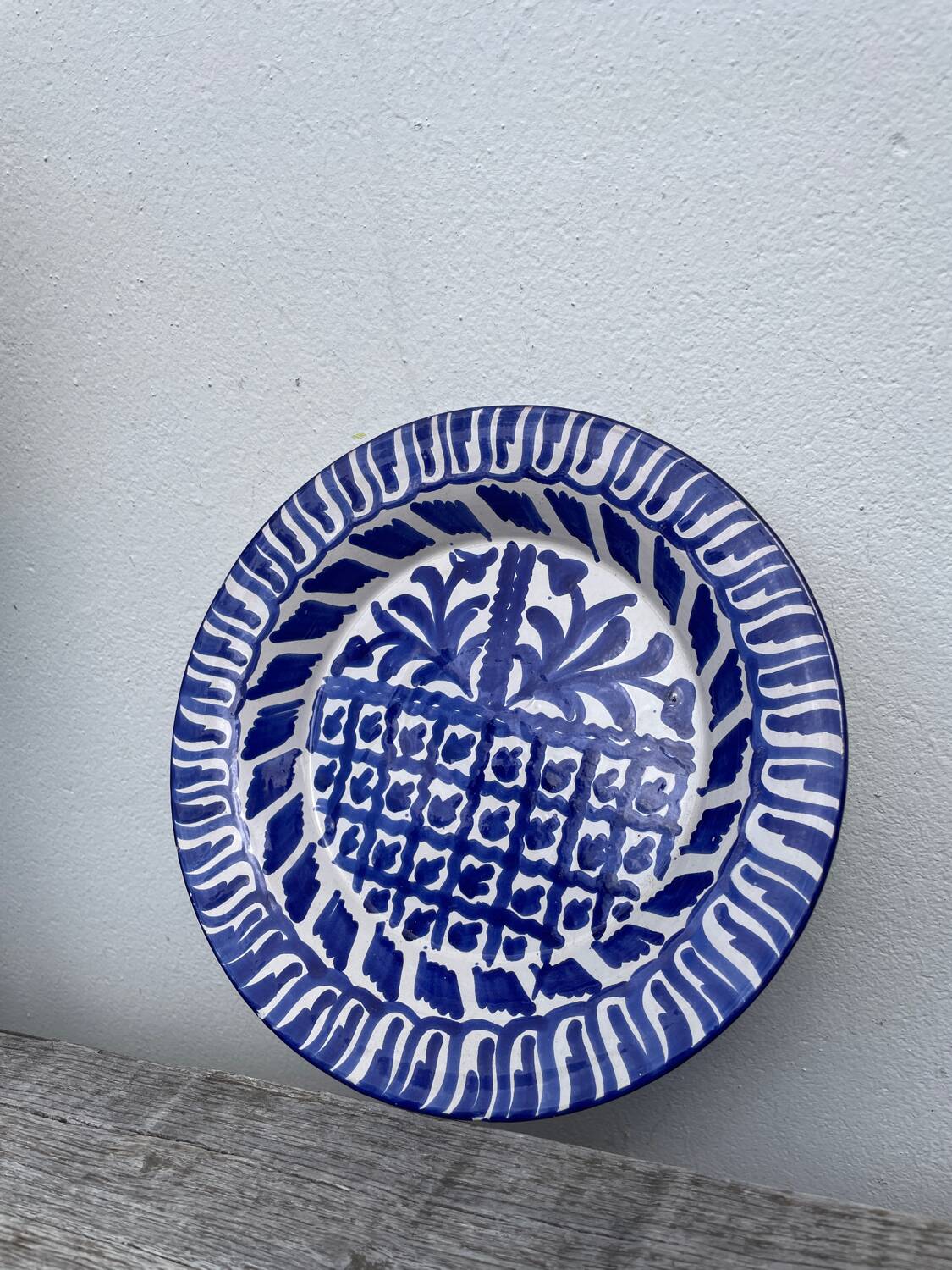 Blue and white decorative dish / plate