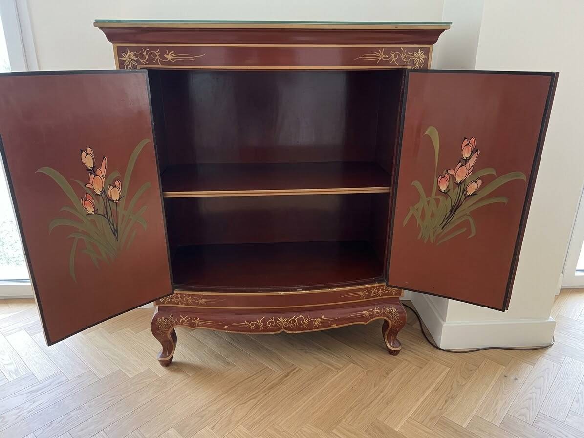 Red and gold lacquered Chinese-style low buffet set