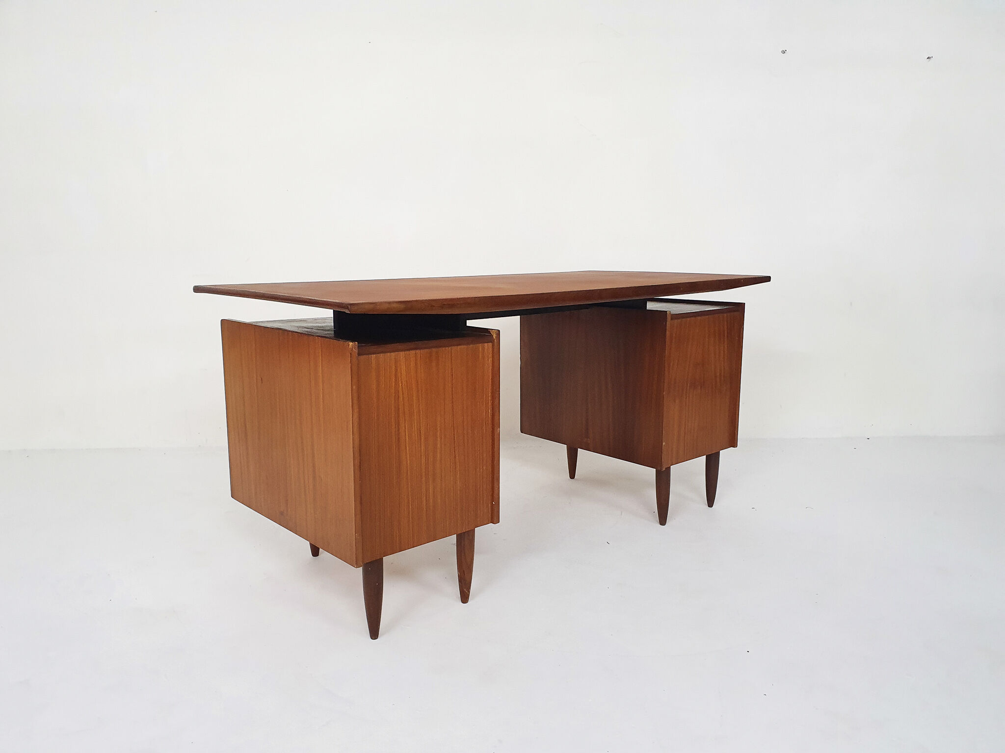 Bureau en teck du milieu du siècle, Pays-Bas des années 1960