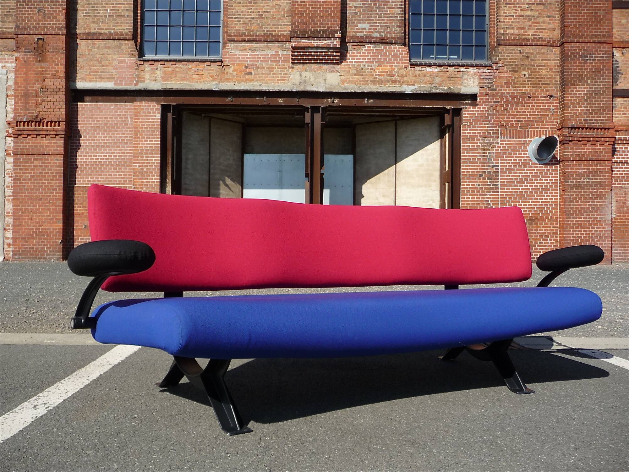 Three-seater canapé design model Orbit by Artifort, Netherlands, 1990s.