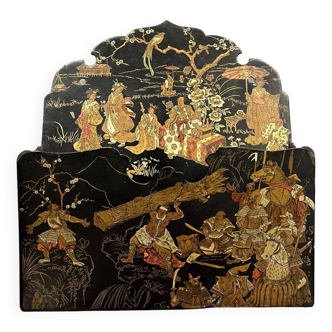 Japanese mail holder, Napoleon III period, in black lacquered wood decorated with animated scenes