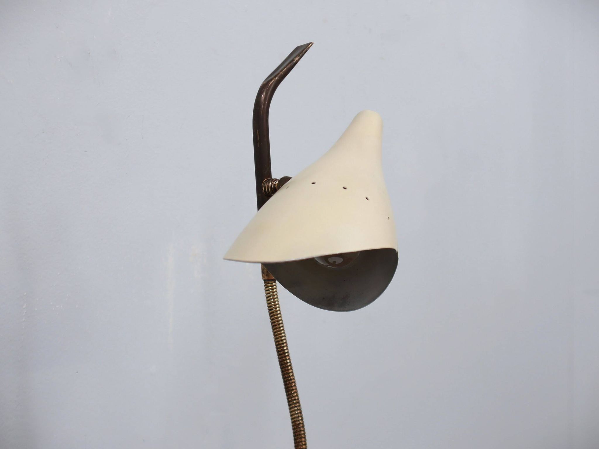 Oscar Torlasco for Lumen rare 1950s Italian table lamp in brass and marble