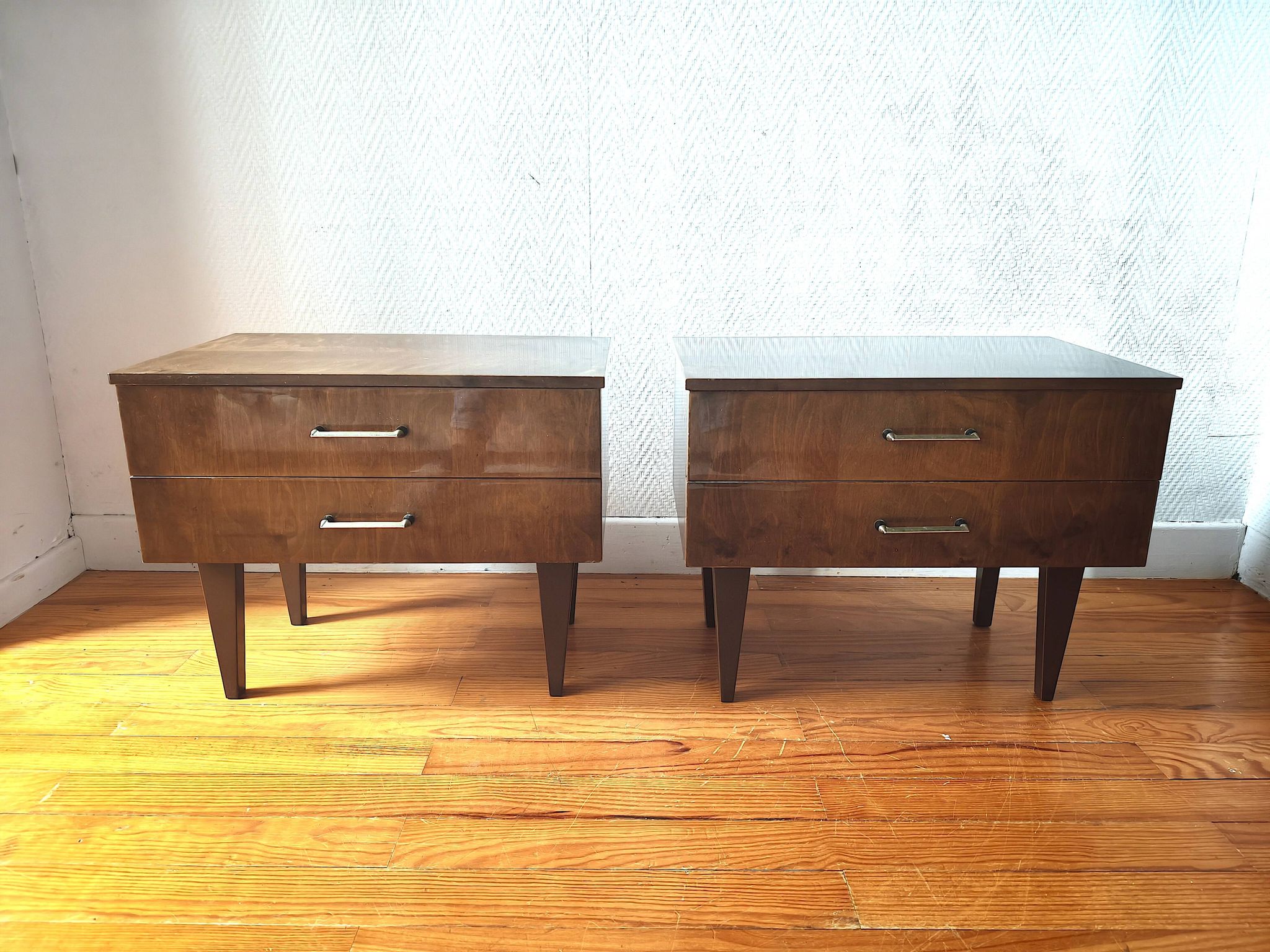 Pair of modernist bedside tables in veneered wood, 1950s-60s