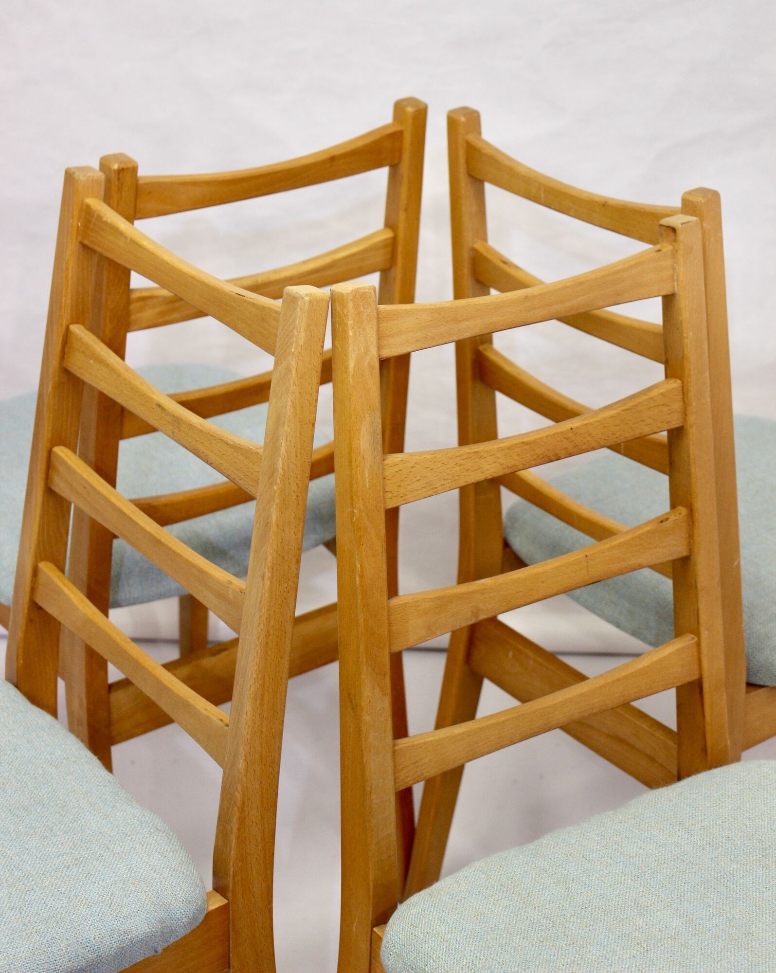 Set of 4 year old Scandinavian chairs restored fabric Edition Lelievre .