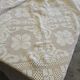 Dessus de lit / nappe / rideau ancien en crochet