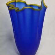 Vase handkerchief in vintage Murano glass, cobalt blue with yellow edging, 80s, 30 cm