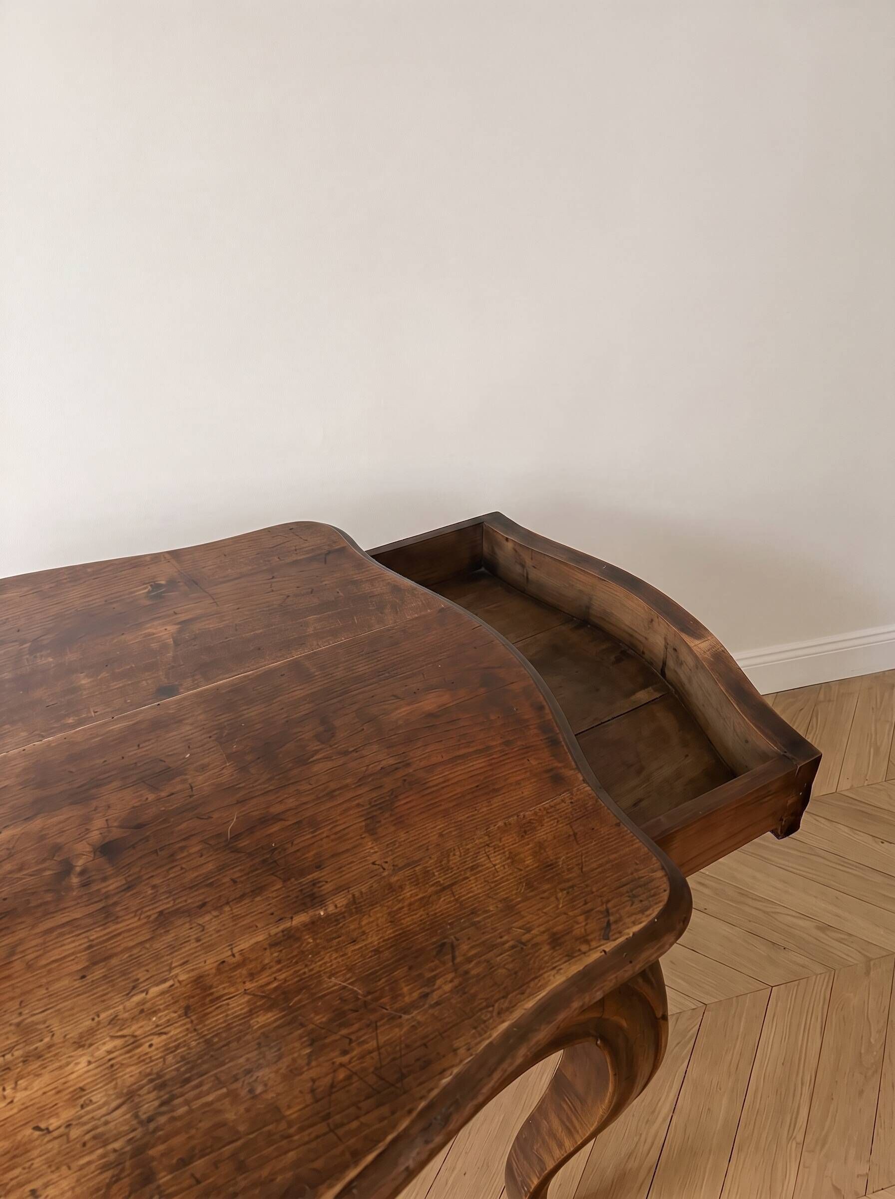 Louis XV coffee table in carved solid wood.