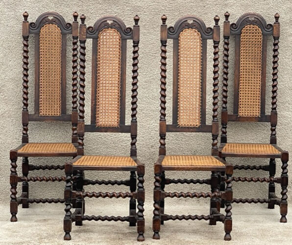 Série de 4 chaises cannées