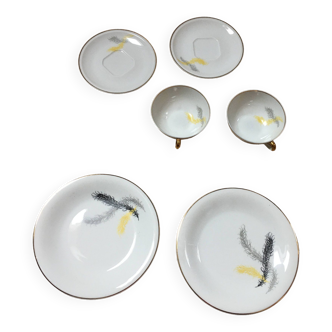 lot including a pair of cups and saucers with their dessert plates