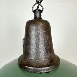 Lampe industrielle en émail vert avec dessus en fonte, années 1960