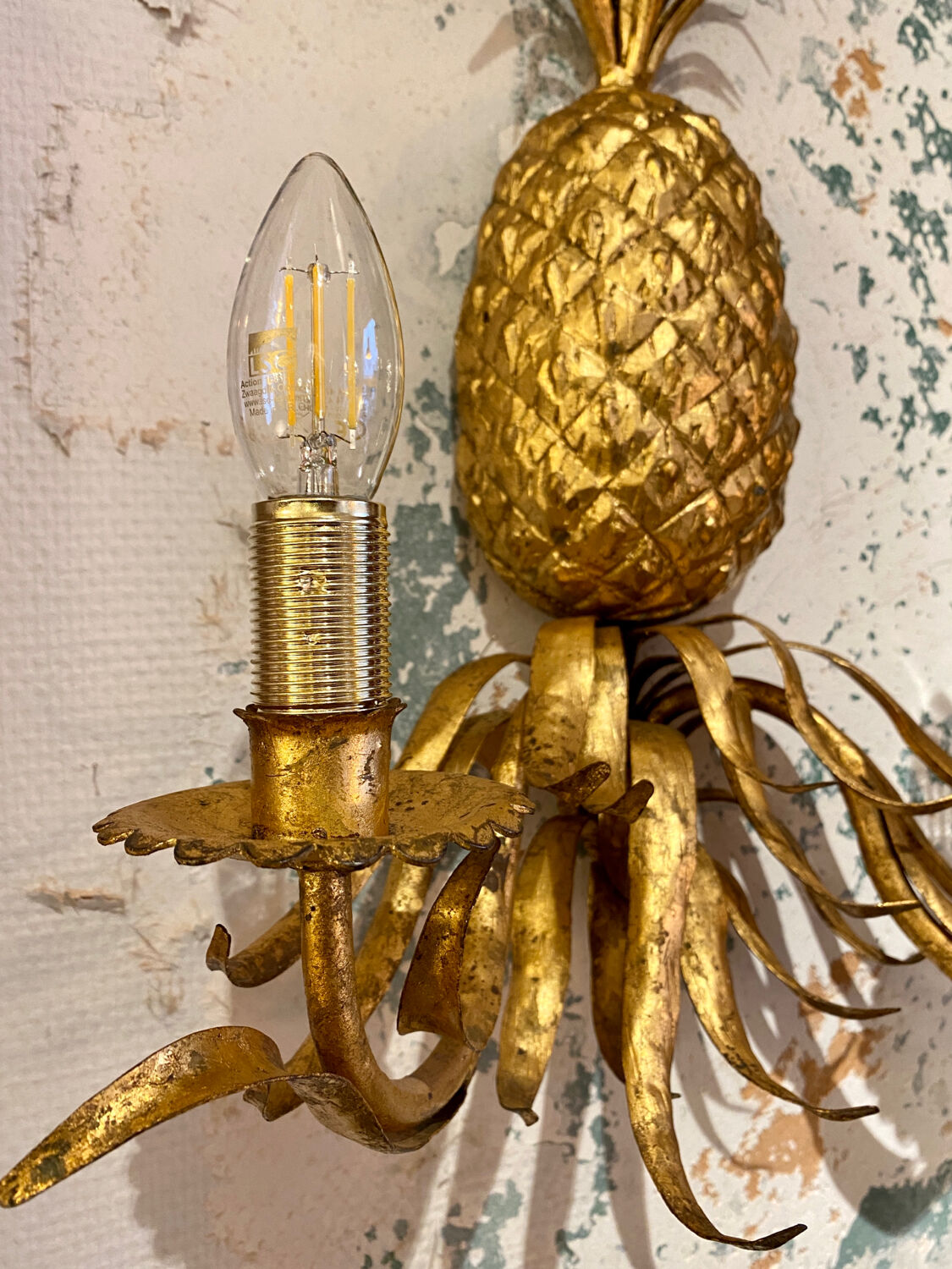 Hollywood regency pineapple wall lamp