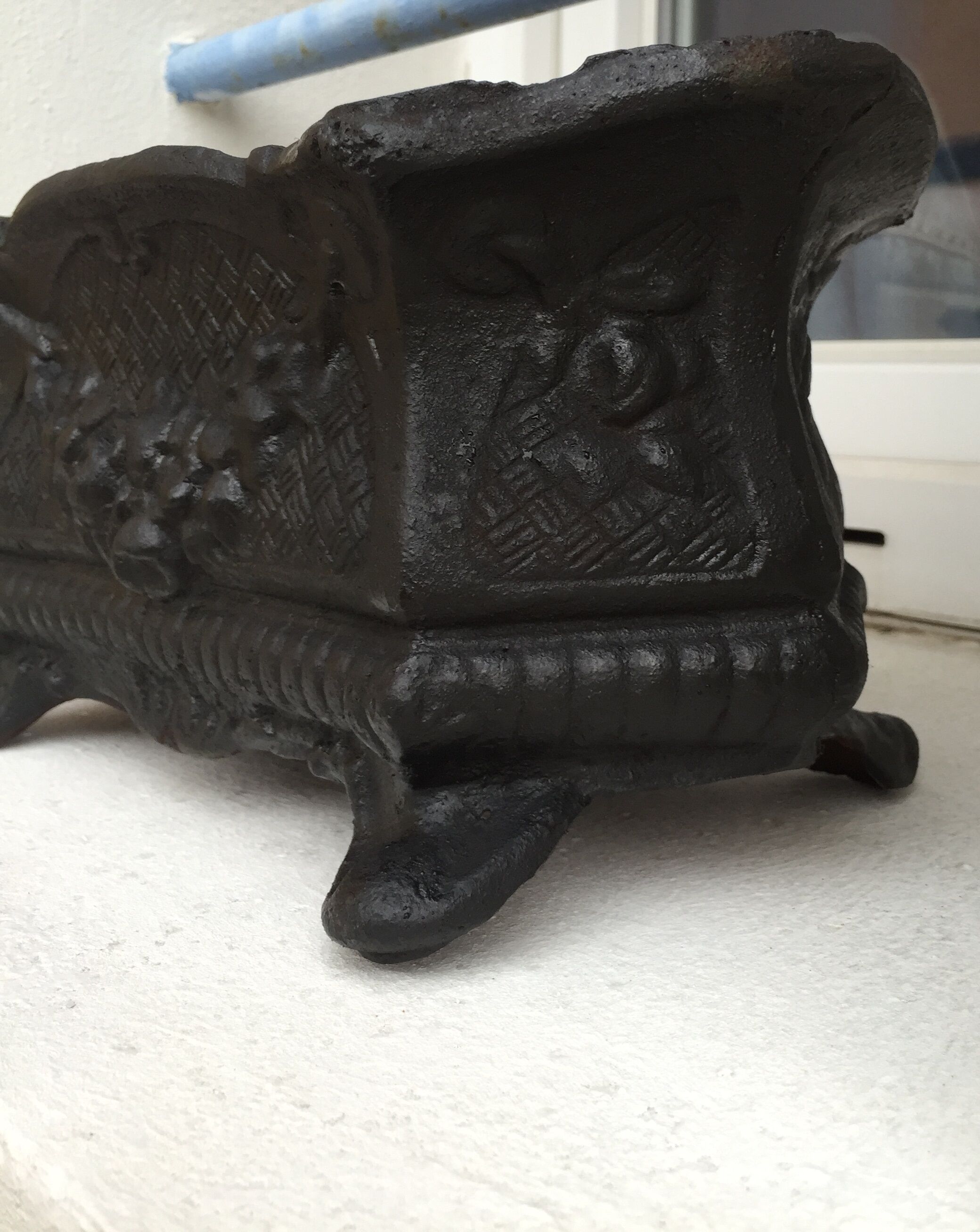 Small planter old cast-iron